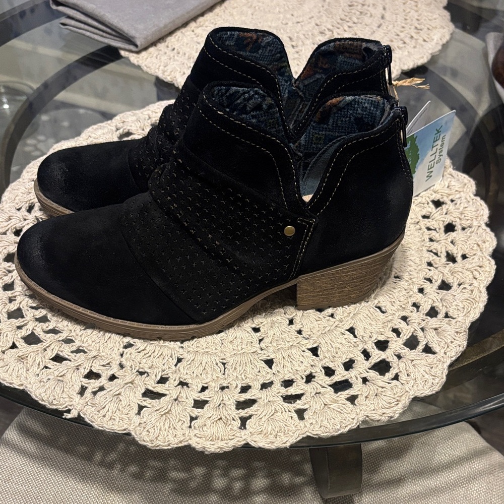 Earth Origins Black Ankle Booties